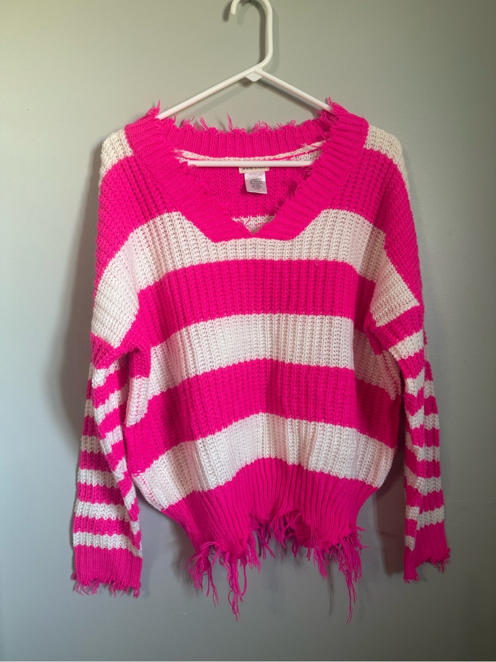 Striped Hot Pink & White Distressed V-Neck Sweater Size Small
